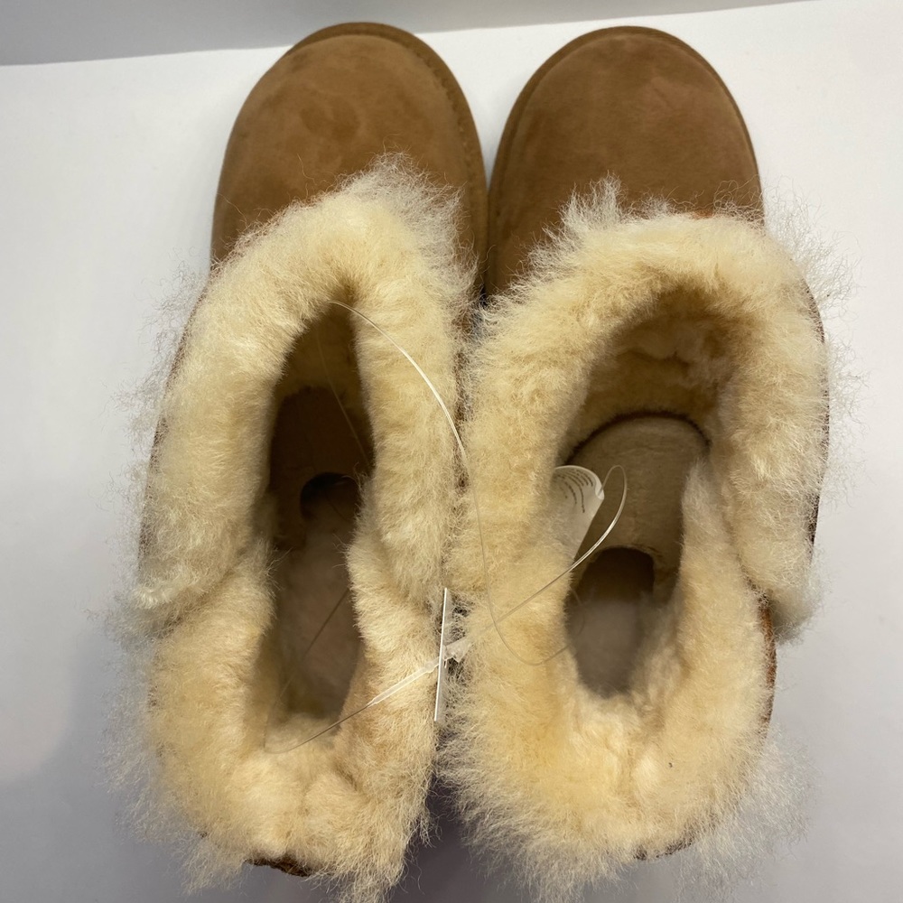 Women’s Kirkland Signature Chestnut Shearling Short Boots 7 NWT - Picture 4 of 5